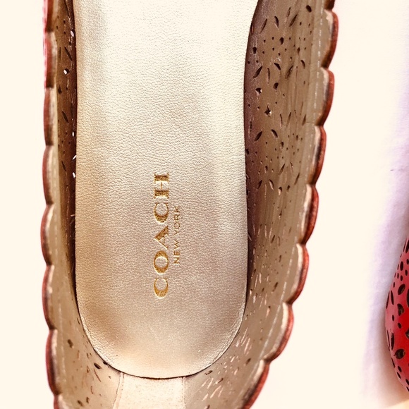 Coach CARSIN Red Laser Cut Out Perforated Patent Leather Ballet Flat Shoes Sz 7 - Picture 4 of 9